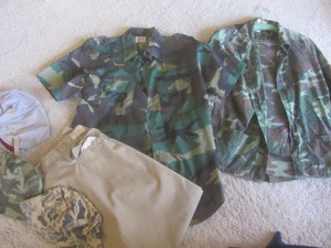 lot 367 image: Camo clothes XL, 16-16 14 shirt, ...