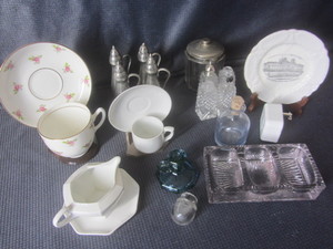 lot 385 image: Tea cups with English & Czech, pewt...