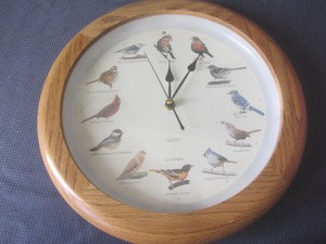 lot 390 image: Bird clock, quartz...