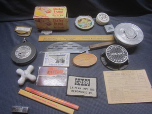 lot 455 image: Advertising Shafer butter box & sl...