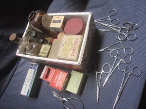 lot 471 image: Vintage First Aid, toothpicks...