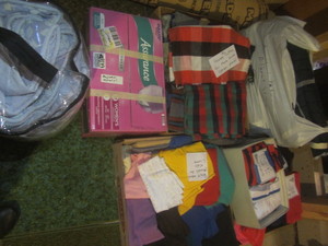 lot 479 image: Fabric, knits, queen size quit...