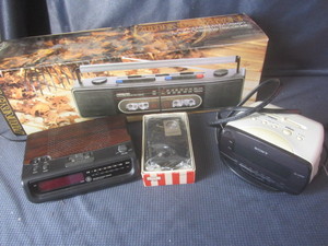 lot 409 image: Sound Design portable AM FM Stereo,...