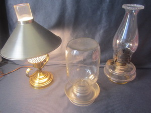 lot 416 image: Bracket kerosene lamp, chicken wate...