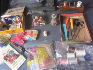 lot 424 image: Sewing notions scissors, spool hol...