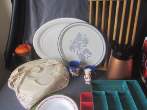 lot 420 image: Wood drying rack, Campbells soup bo...