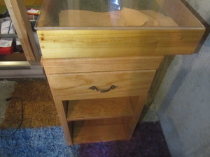 lot 19 image: Wooden table top showcase 22x23x5...
