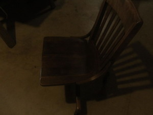 lot 21 image: Antique Office Chair, wooden 4-pron...