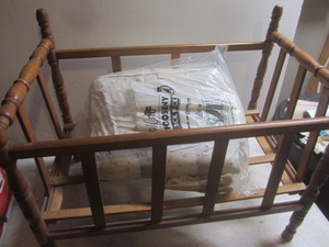 lot 526 image: Doll bed 24x15x19, missing slat ...