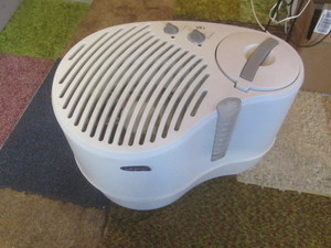 lot 540 image: Lasko humidifier, 9 gallon...