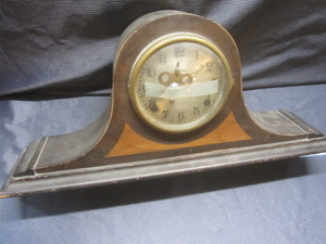 lot 541 image: Ingraham camelback clock & key, not...