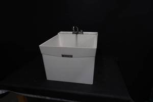 lot 11 image: UTILA TUB SINK