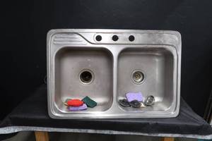 lot 12 image: STAINLESS STEEL SINK