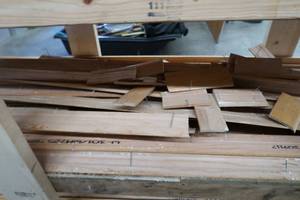 lot 17 image: FLOOR TRIM