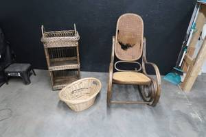 lot 25 image: HOME DECOR ITEMS