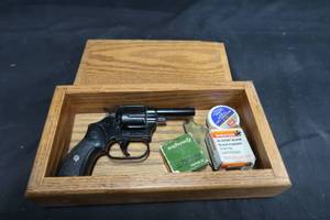 lot 84 image: SUNGLASSES AND OLDER CAP GUN