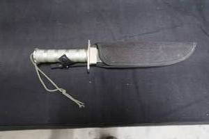 lot 95 image: SURVIVAL KNIFE