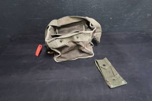 lot 106 image: ARMY BAG