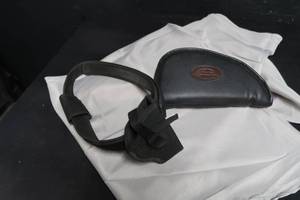 lot 112 image: PISTOL GEAR