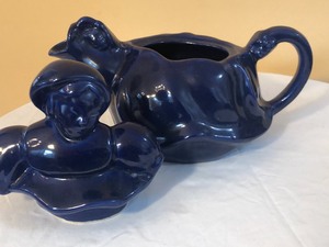 lot 29 image: Redwing Milkmaid Teapot