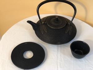 lot 30 image: Metal Asian Teapot w Dragon Motif