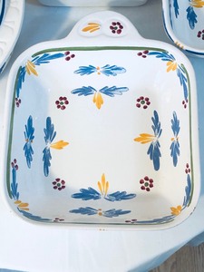 lot 34 image: Lovely Six-piece Pottery SetKitchen Ware