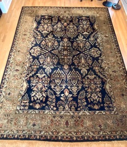lot 75 image: Beautiful Area Rug