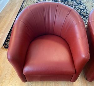 lot 85 image: Pair Gorgeous Natuzzi Leather Chairs