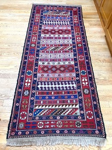 lot 1 image: Gorgeous TextileRunner