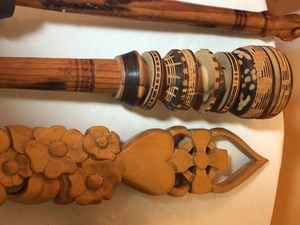 lot 70 image: Wooden decorative Items