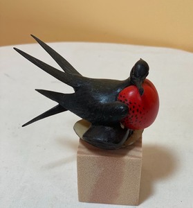 lot 103 image: Art Designed Small Bird Figurines and Metal Bird Plaque