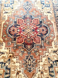 lot 116 image: Decorative Area Rug w Pad