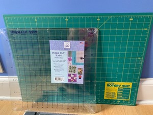 lot 194 image: New Crafting SuppliesTools