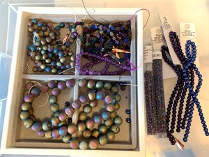 lot 195 image: Purple Colored Druzy Beads
