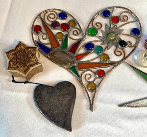 lot 224 image: Stained Glass Decor and More