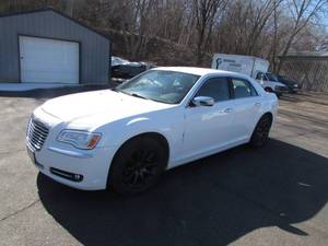 lot 1 image: 2011 Chrysler 300 4 Door Sedan