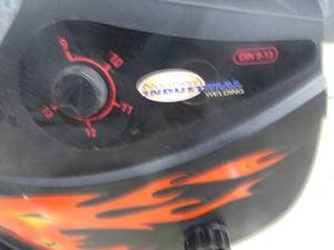 lot 41 image: Northern Industrial Auto Darken Welding Helmet