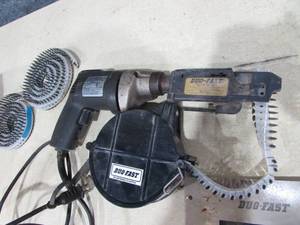 lot 46 image: Duo-Fast Screw Gun With Screws