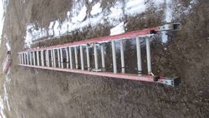 lot 70 image: 32 Werner Fiberglass Extension Ladder