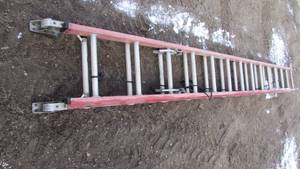 lot 72 image: 28 Werner Fiberglass Extension Ladder