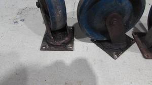 lot 100 image: (4) 8 Caster Wheels