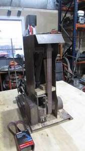 lot 143 image: Belt Sander with Extra Belt