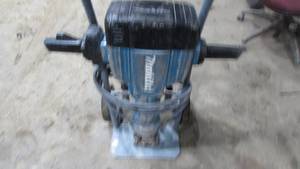 lot 165 image: Makita Electric Jackhammer with Cart and Bits