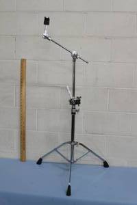 lot 5 image: Yamaha CS-755 Single Braced Boom Cymbal Stand - Drum  Percussion  Musical Instrument Accessory