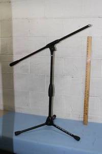 lot 98 image: Ultimate Support Professional Series Extreme Portable Microphone Stand