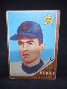 lot 14 image: 1962 Topps Gaylord Perry Rookie Card #199 Rough Condition