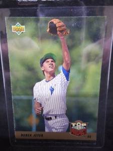 lot 70 image: 1993 Upper Deck Derek Jeter Rookie Card #449 Near Mint LK