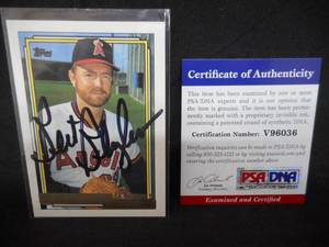 lot 104 image: 1992 Topps Gold Winner Bert Blyleven Autograph Card PSADNA Authentic