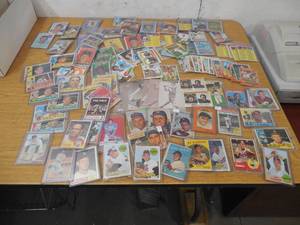 lot 120 image: Lot of 50s,60s and 70s Baseball And Football Cards Loaded With HOFers LK