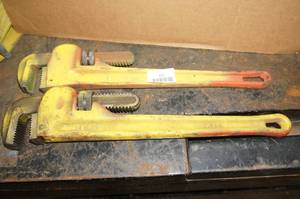 lot 121 image: 2 18 Pipe Wrenches